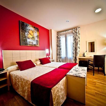 Hotel Condes De Castilla Сеговія Номер фото